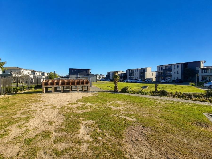 2 Bedroom Property for Sale in Parklands North Western Cape